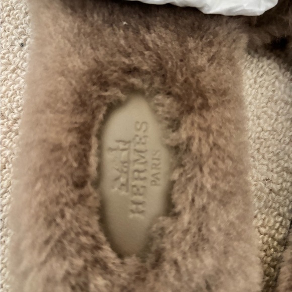Hermes Luxurious Tan Fur Slippers - Picture 2 of 5